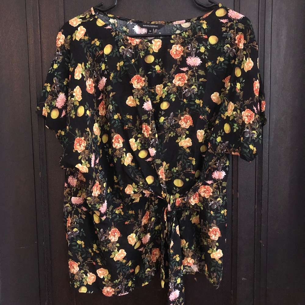 $3 for 25🌹Banana Republic Faux-Wrap Floral Blouse